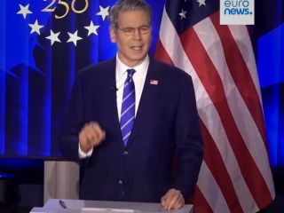 وزیر خزانه‌داری آمریکا: مقامات جمهوری اسلامی دیوانه‌وار در حال خارج کردن پول از کشور هستند