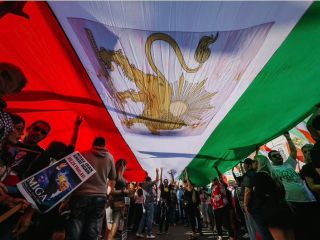 روزنامه اماراتی «نشنال»: کاخ سفید در حال رایزنی با تاجران ایرانی‌تبار برای سناریوی فروپاشی حکومت ایران است