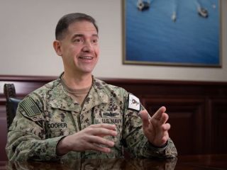 فرمانده سنتکام به مذاکرات ایران و آمریکا در مسقط می‌پیوندد