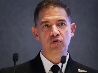 نارضایتی ایران از حضور فرمانده سنتکام در مذاکرات عمان / سفر وزیر دفاع ایران به آذربایجان