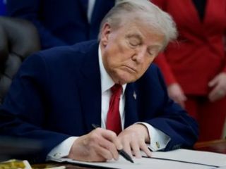 ترامپ فرمان اعمال تعرفه ۲۵ درصدی بر تجارت کشورها با ایران را امضا کرد