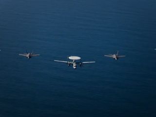 مانور نظامی آمریکا در منطقه هم‌زمان با مذاکرات با ایران