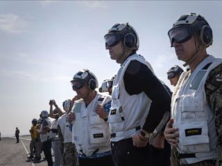 بازدید کوشنر و ویتکاف از ناو آبراهام لینکلن؛ نمایش قدرت ایالات متحده در خلیج فارس