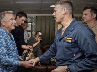 مذاکره‌کنندگان آمریکایی با خلبان سرنگون‌کننده پهپاد ایرانی روی ناو آبراهام لینکلن دیدار کردند