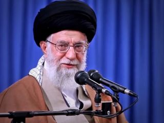 دو سخنرانی که علی خامنه‌ای اصلا مایل نیست کسی آنها را یه یاد او بیاورد