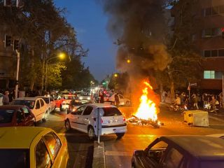 آیا آمریکا می‌تواند به ایران کمک کند؟ ایرانیان داخل و خارج از کشور چه می‌گویند