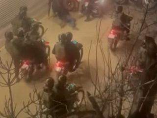 هجوم گله‌ای سرکوبگران جمهوری اسلامی به یک فرد مجروح و کتک زدن او