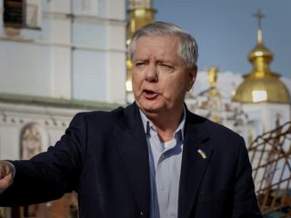 گراهام: اگر وعده حمایت از معترضان ایرانی عملی نشود، فاجعه‌ای بدتر از افغانستان برای آمریکا رخ خواهد داد