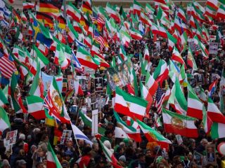 هراس رسانه‌های حکومتی از شکوه تجمع مونیخ؛ «افراد غیرایرانی با وعده غذای رایگان آمده بودند»