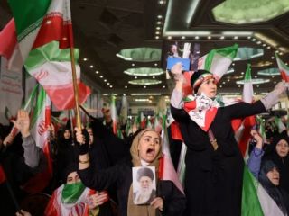 رژیم بعد از ناکامی در انداختن تقصیر کشتار به گردن دشمن حالا با برگزاری عزاداری حکومتی خود را صاحب‌عزا می‌خواند