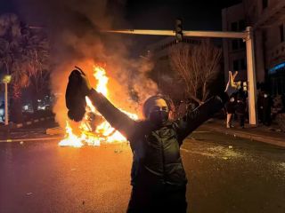 یلدا معیری: قاطبه مردم برای عبور از نظام منتظر جنگ هستند