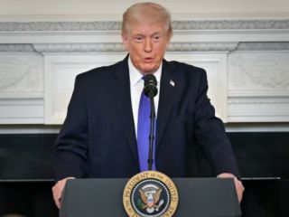 ترامپ می‌گوید که در حال بررسی یک حمله نظامی محدود به ایران است