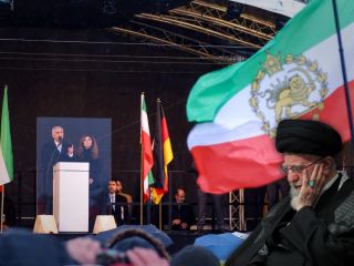 نمادهایی از موج همدلی تا حصر وحشت؛ از مونیخ تا خلوت ولی فقیه