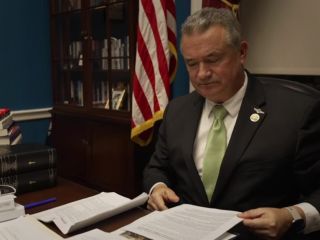 نماینده کنگره آمریکا: «با اکراه، از اقدام نظامی حمایت می‌کنم»؛ جمهوری اسلامی «۵۰ هزار» نفر را به قتل رسانده است