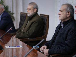 نیویورک تایمز: خامنه‌ای مدیریت شرایط جنگی را به علی لاریجانی واگذار کرده است