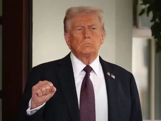 ارسال پیامکی با مبدا نامعلوم به مردم ایران: ترامپ مرد عمل است، منتظر بمانید