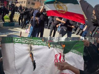 گذار دانشگاه‌ها از چپ‌گرایی و اصلاح‌طلبی؛ دانشجویان هم «جاویدشاه» می‌گویند