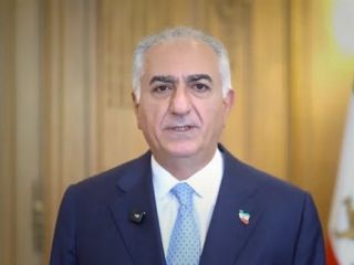 شاهزاده رضا پهلوی خطاب به دانشجویان معترض: متحد بمانید و ایستادگی کنید