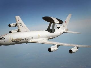 افزایش پروازهای ناتو برای رصد ایران/  ۱۲ جنگنده رادار گریز اف-۲۲ آمریکا در اسرائیل فرود آمدند