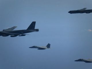 انتقال بیش از ۱۵۰ هواپیمای نظامی آمریکا به خاورمیانه و اروپا؛ ترامپ در حال بررسی حمله به ایران است