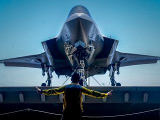 ۱۰۰ جنگنده خط‌شکن آمریکا؛ نگاهی به قابلیت‌های پرنده‌های رادارگریز اف-۲۲ و اف-۳۵