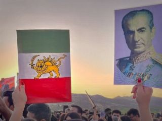 هواداران شاهزاده رضا پهلوی در نورآباد ممسنی: درود بر کردستان، مرگ بر تجزیه‌طلب