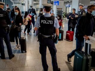 آلمان نخستین گروه از مهاجران «مجرم» اهل افغانستان را در پروازی اختصاصی به کابل اخراج کرد