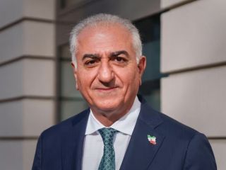 شاهزاده رضا پهلوی: آماده باشید تا در زمان مناسب برای اقدام نهایی به خیابان‌ها باز گردید