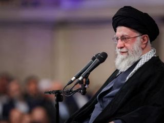 علی خامنه‌ای؛ از رهبری «ضعیف» و «غیرمنتظره» تا «یکی از پنج ایرانی قدرتمند قرن»