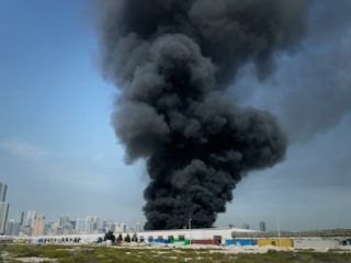 حملات مجدد ایران به امارات؛ دودهای غلیظی در شارجه و دبی به هوا برخاست