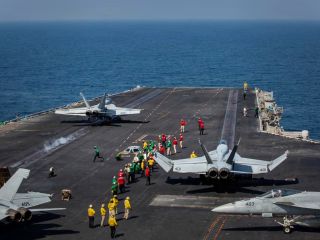 سپاه: با چهار فروند موشک بالستیک به ناو هواپیمابر آبراهام لینکلن حمله کردیم