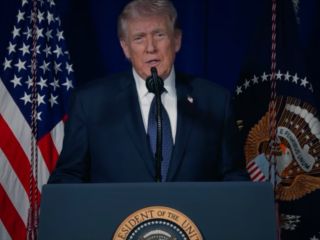 ترامپ: از سپاه می‌خواهم سلاح‌ خود را زمین بگذارد و مصونیت بگیرد