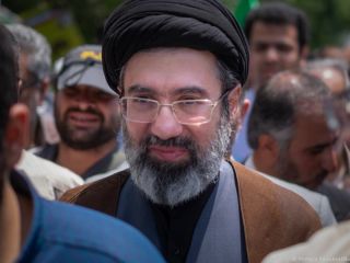 مجتبی خامنه‌ای به عنوان سومین رهبر جمهوری اسلامی انتخاب شد