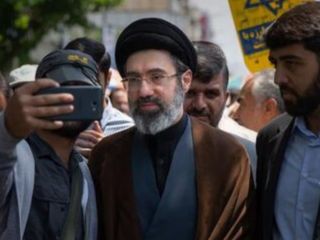 مجتبی خامنه‌ای رهبر سوم جمهوری اسلامی شد؛ چهره‌ای امنیتی، رهبرِ بدون سخنرانی
