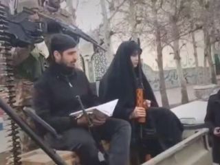 ازدواج بسیجیان درخیابان پشت‌وانت‌بار مجهز به تیربار