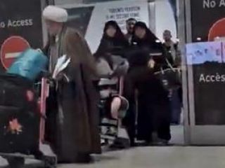 ویدیویی که بابک تقوایی از ورود روحانی حامی جمهوری اسلامی و خانواده‌اش  به کانادا منتشر کرد