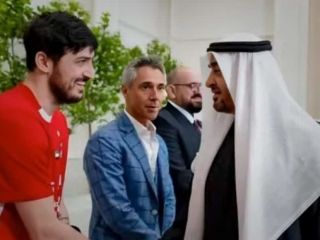 سردار آزمون بخاطر انتشار این عکس تهدید به اخراج  از تیم ملی و مصادره اموال شد