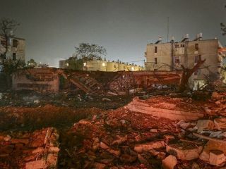 حمله موشکی جمهوری اسلامی به شهر دیمونای اسرائیل بیش از ۳۰ زخمی بر جای گذاشت