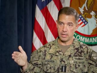 فرمانده سنتکام: ما مردم ایران را هدف قرار نمی‌دهیم، اقدامات حکومت آن‌ها را به خطر می‌اندازد