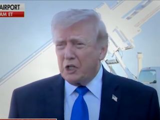 ترامپ: آنچه در ایران می‌گذرد را می‌توان «تغییر رژیم» توصیف کرد