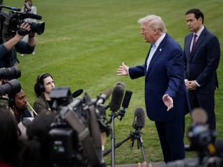 تحلیل پولیتیکو از راهبرد ترامپ: تلاش او برای القای خواسته‌های خود به عنوان واقعیت