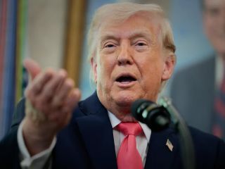 ترامپ: تهران هدیه‌ای بسیار بزرگ مربوط به نفت و گاز و تنگه هرمز به آمریکا داد