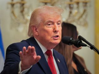 ترامپ: حمله به نیروگاه‌های ایران به درخواست تهران ۱۰ روز دیگر به تأخیر می‌افتد