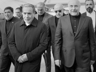 وحشت جمهوری اسلامی از ترور عراقچی و قالیباف /  مجتبی خامنه ای بدون دست و پا روی دیوارهای شهر