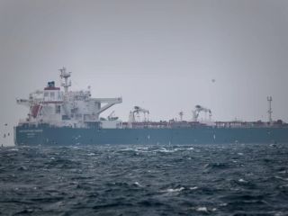 هدف قرار گرفتن نفتکش بسیار بزرگ کویت در آبهای امارات توسط جمهوری اسلامی