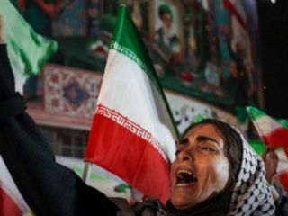 نمایش طرفداران جمهوری اسلامی در فضاهای عمومی؛ حیدرحیدرکنان روان مردم را نشانه می‌گیرند