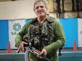 عباس جدیدی، قهرمان سابق کشتی با کلاشینکف در ایست بازرسی