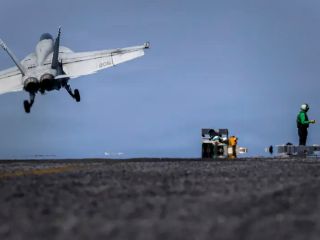 وال‌استریت ژورنال: امارات آماده است به جنگ با ایران بپیوندد/  بریتانیا: این جنگ، جنگ ما نیست