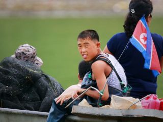 تصاویری از زندگی روزمره مردم کره شمالی که از آنسوی مرز گرفته شده است