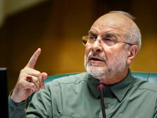 محمدباقر قالیباف، رئیس مجلس ایران سرنگونی جنگنده آمریکایی در ایران را به تمسخر گرفت